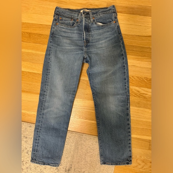Levi's Premium Wedgie Straight Jeans - Picture 1 of 3